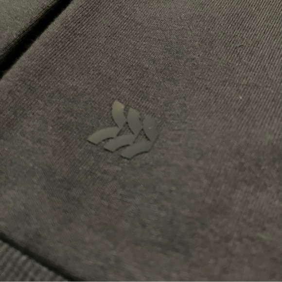 NWT All in Motion Woman’s Cropped Sweater - Picture 3 of 8